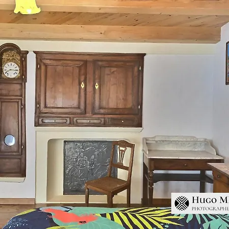 Les Volets Bleus Holiday home