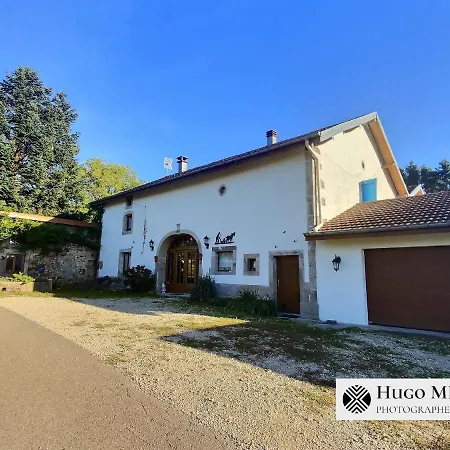 Les Volets Bleus Holiday home