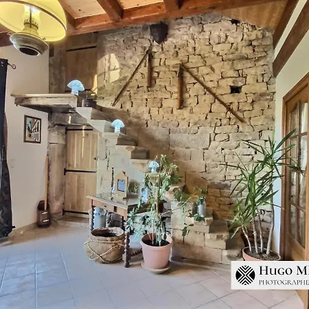 Les Volets Bleus Holiday home *